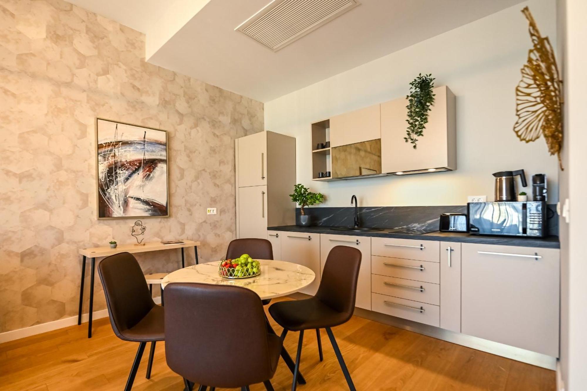 One Verdi Park Exclusive Apartments - Panoramic View & Private Parking Bukarest Kültér fotó
