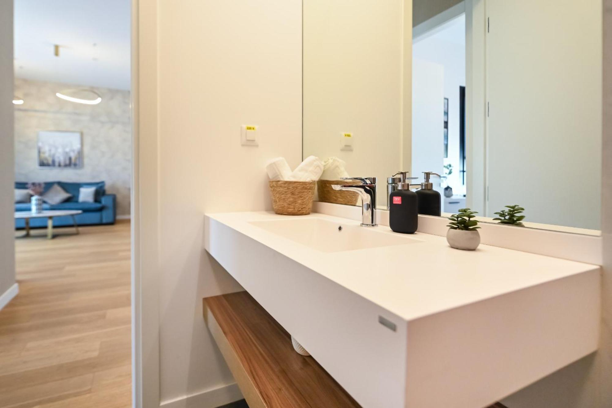 One Verdi Park Exclusive Apartments - Panoramic View & Private Parking Bukarest Szoba fotó