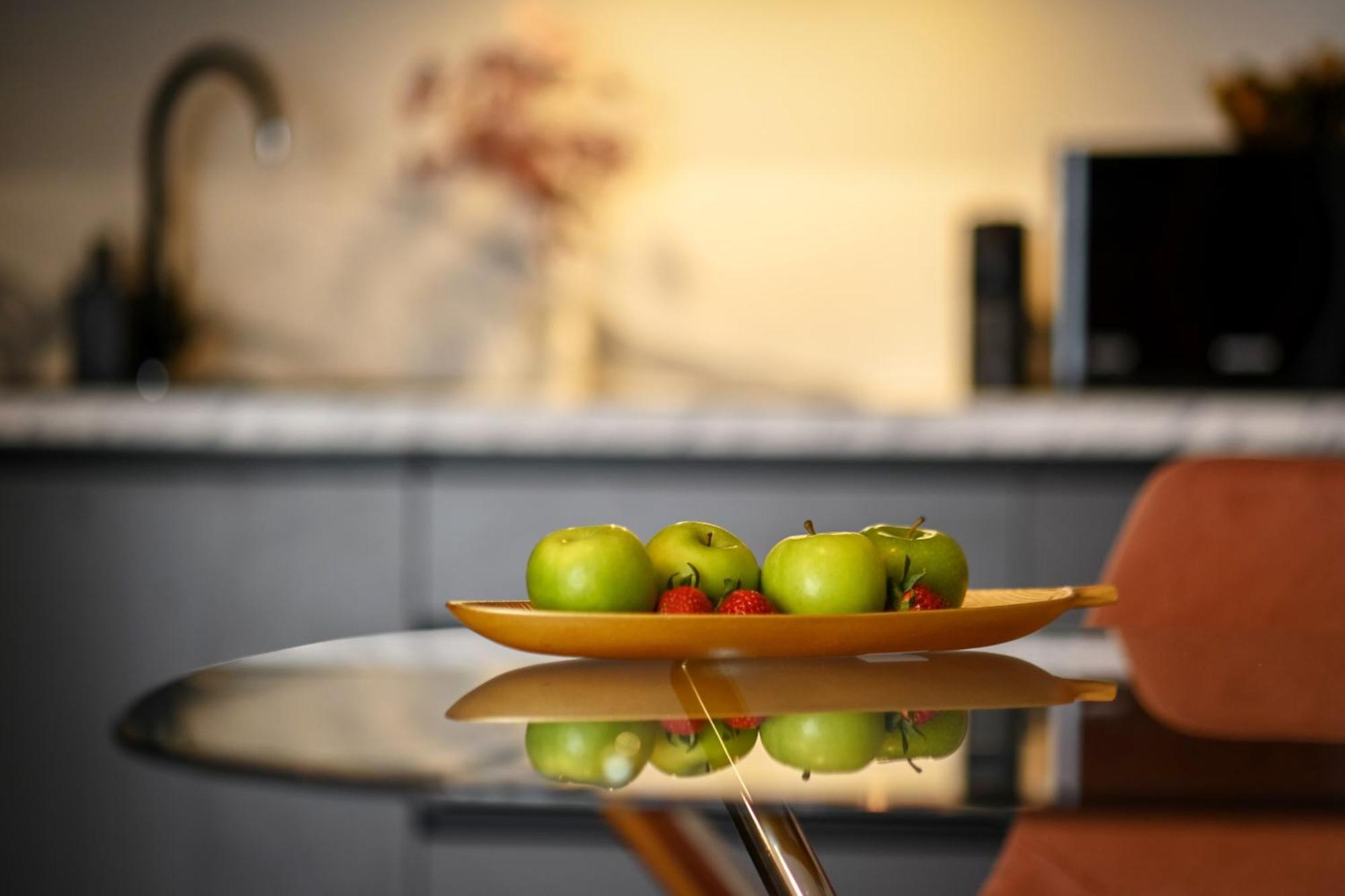 One Verdi Park Exclusive Apartments - Panoramic View & Private Parking Bukarest Szoba fotó