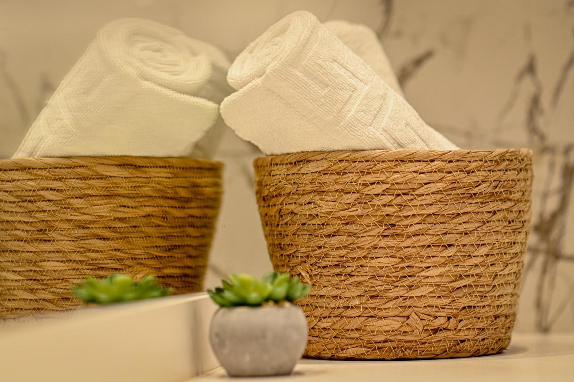 One Verdi Park Exclusive Apartments - Panoramic View & Private Parking Bukarest Szoba fotó