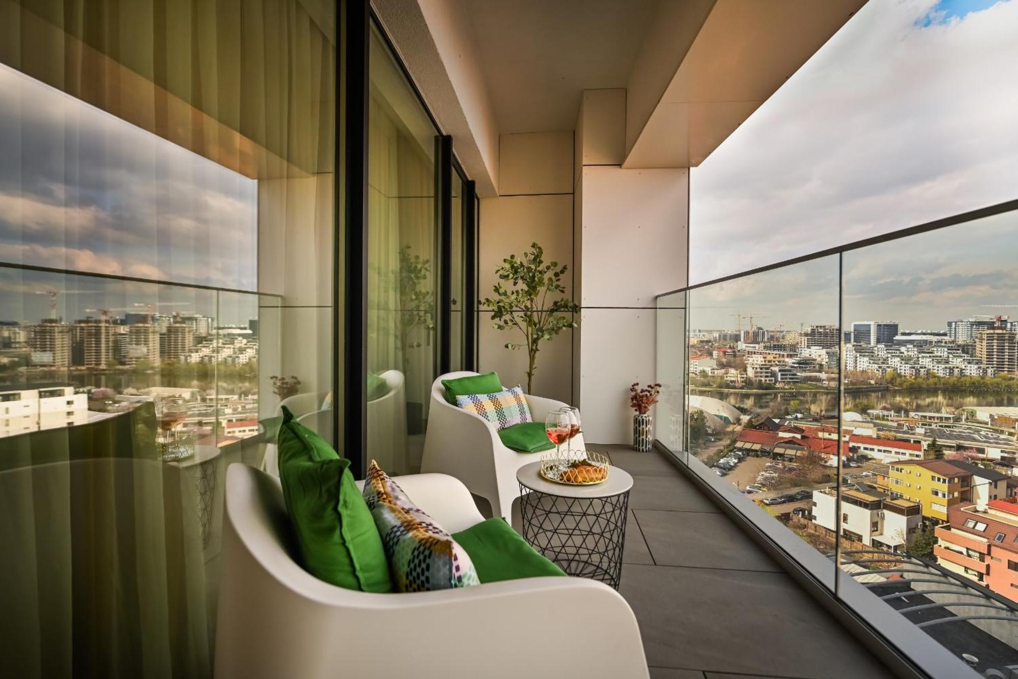 One Verdi Park Exclusive Apartments - Panoramic View & Private Parking Bukarest Szoba fotó